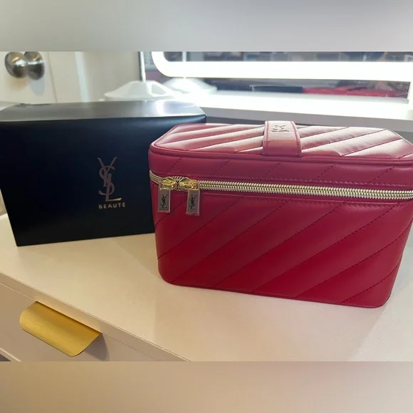 NIB Yves Saint Laurent Beaute (YSL) Quilted Red Vanity Case with Gold Hardware - Picture 4 of 6